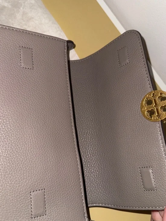 TORY BURCH CHELSEA LEATHER CROSSBODY BAG - IN GRAY HERON - Picture 9 of 10